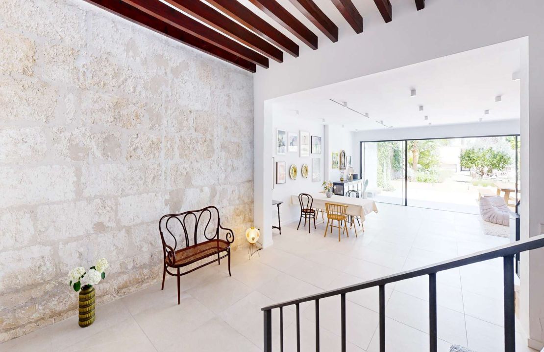 Stunning townhouse in Sa Pobla with large garden, pool and guest house